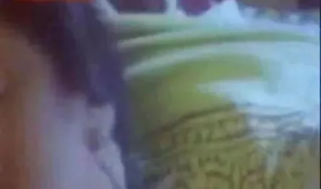 उसने खिड़की चौड़ी खोली और राहगीरों से खुलवाया सेक्सी फिल्म दिखाइए वीडियो में