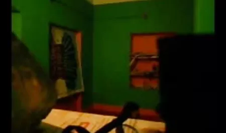 उन्होंने लड़की को एक सर्कल में कार में जाने दिया हिन्दी सेक्सी मूवी