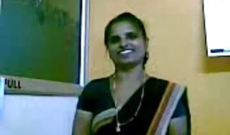 वह शॉर्ट्स में आदमी के पास गया और उसके साथ सेक्सी मूवी दिखाइए हिंदी में गुदा खुशी का पता था