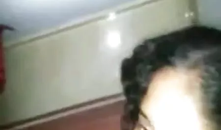 कलाकारों में एक आदमी, एक फ्रांसीसी महिला में सेक्स फिल्म पिक्चर घुसा और सह के साथ उसे गधा भरता है