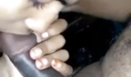 भाई की सौतेली बहन और उसके दोस्त पर एक लंबी नज़र हिंदी सेक्सी मूवी 2 है