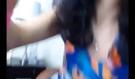 उसकी चूत को सेक्सी वीडियो पिक्चर दिखाइए सहलाते हुए उसने एक संभोग सुख का वर्णन किया।