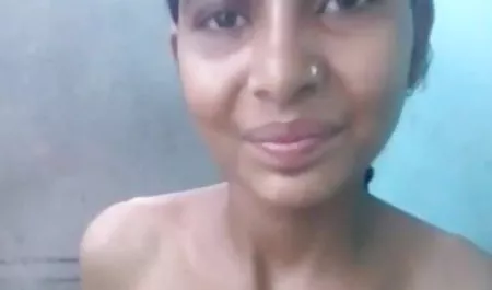 मीठी नींद सो रही है सेक्सी वीडियो में हिंदी मूवी