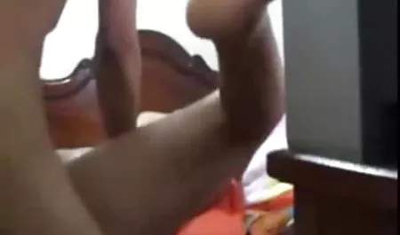 लाल बालों वाले हाउसकीपर ने मालिक को उसके साथ सेक्सी फिल्म वाली जबरदस्ती करने के लिए राजी किया