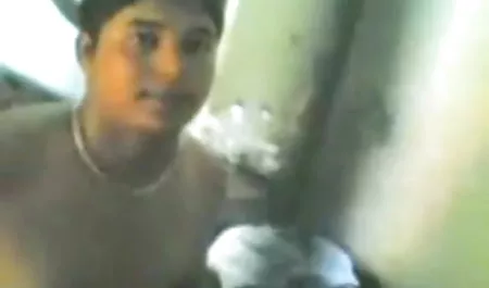 सेक्सी गोरा उसके अपार्टमेंट की बालकनी पर हस्तमैथुन सेक्सी हिंदी फुल करता है