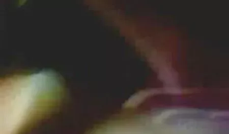 रूसी नपुंसक के सदस्य को उठाने की कोशिश कोई सेक्सी फिल्म दिखाइए कर रहा है