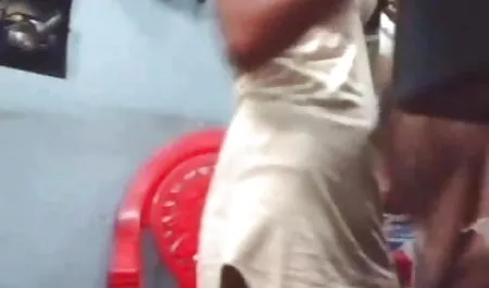 मैंने एक बड़े डैड स्टेपडैड को देखा जब वह शावर में धो रहा था, सेक्स फिल्म सेक्स सेक्स सेक्स यह सब शुरू हो गया