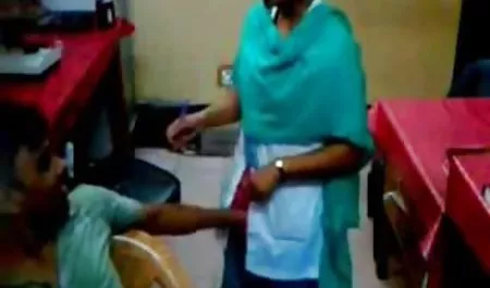पड़ोसी के उत्पीड़न के कारण युगल को निगलने में देर सेक्सी फिल्म वीडियो हिंदी में सेक्सी फिल्म हो गई