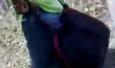 अकेले सेक्सी फिल्म दे दे वीडियो में घर